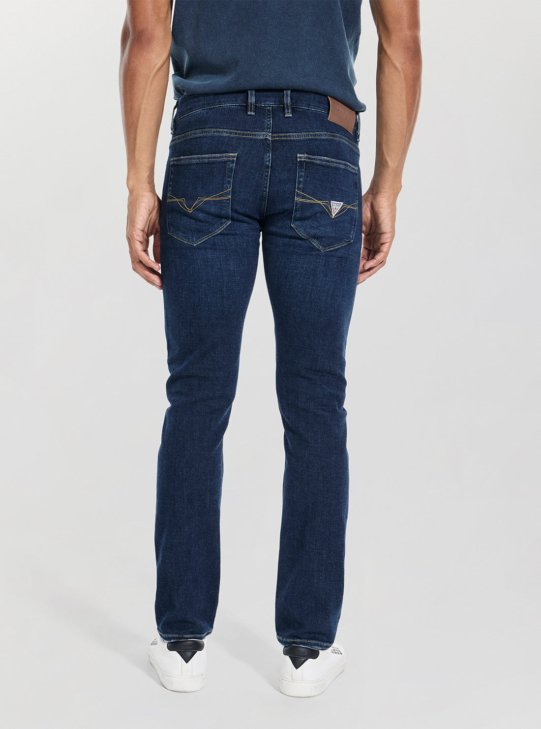 GUESS Mens Mid-Rise Blue Finnley Jeans in Medium Wash M5BAS2D0582 Back View