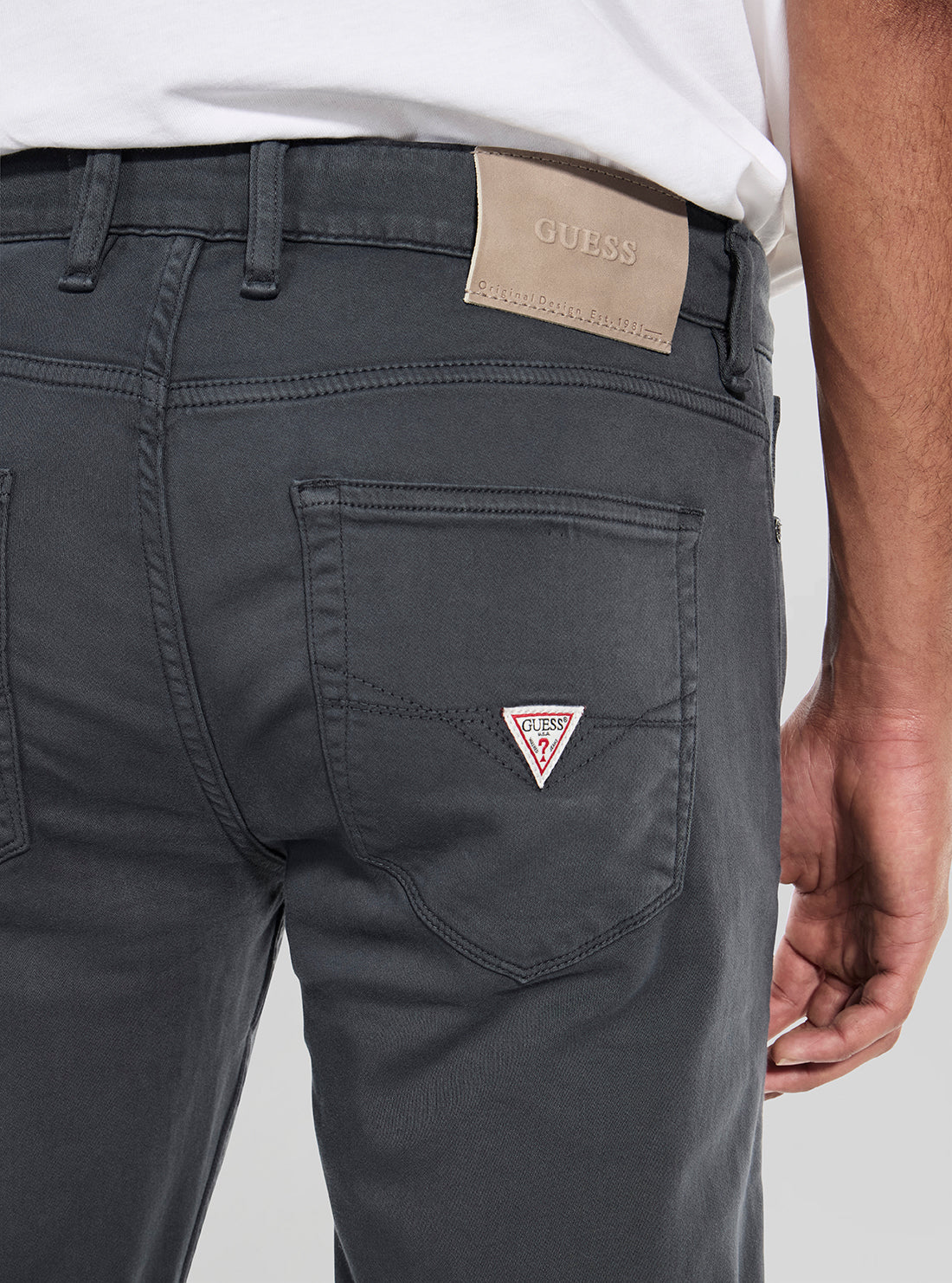 GUESS Mens Grey Mid-Rise Finnley Jeans M5BAS2W2001 Detail View