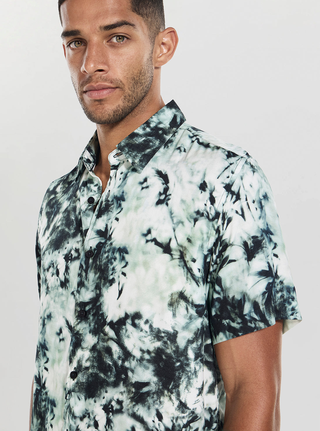 GUESS Mens Green Abstract Tie-Dye Floral Shirt M5BH79WD4Z2 Detail View