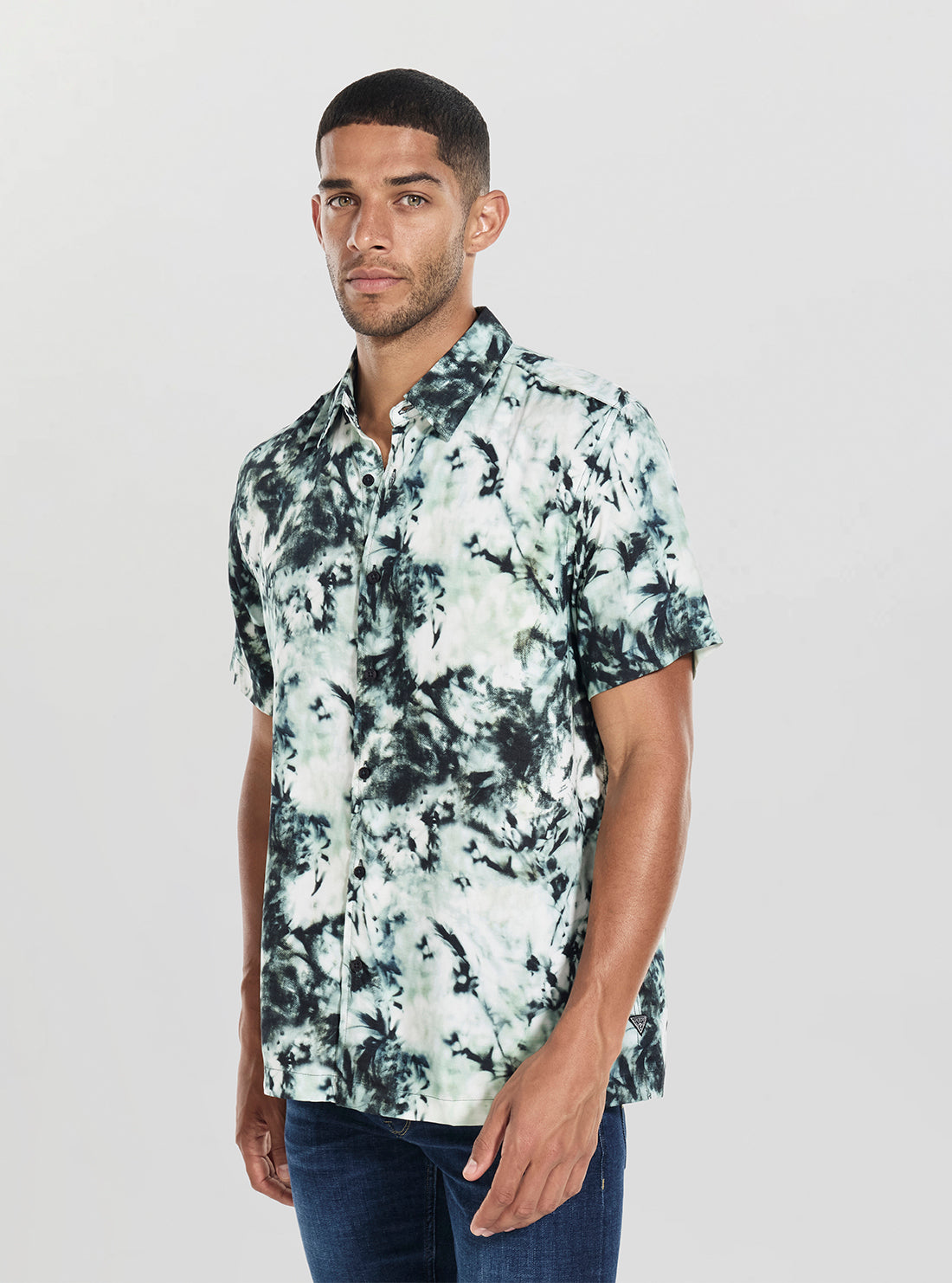 GUESS Mens Green Abstract Tie-Dye Floral Shirt M5BH79WD4Z2 Front View