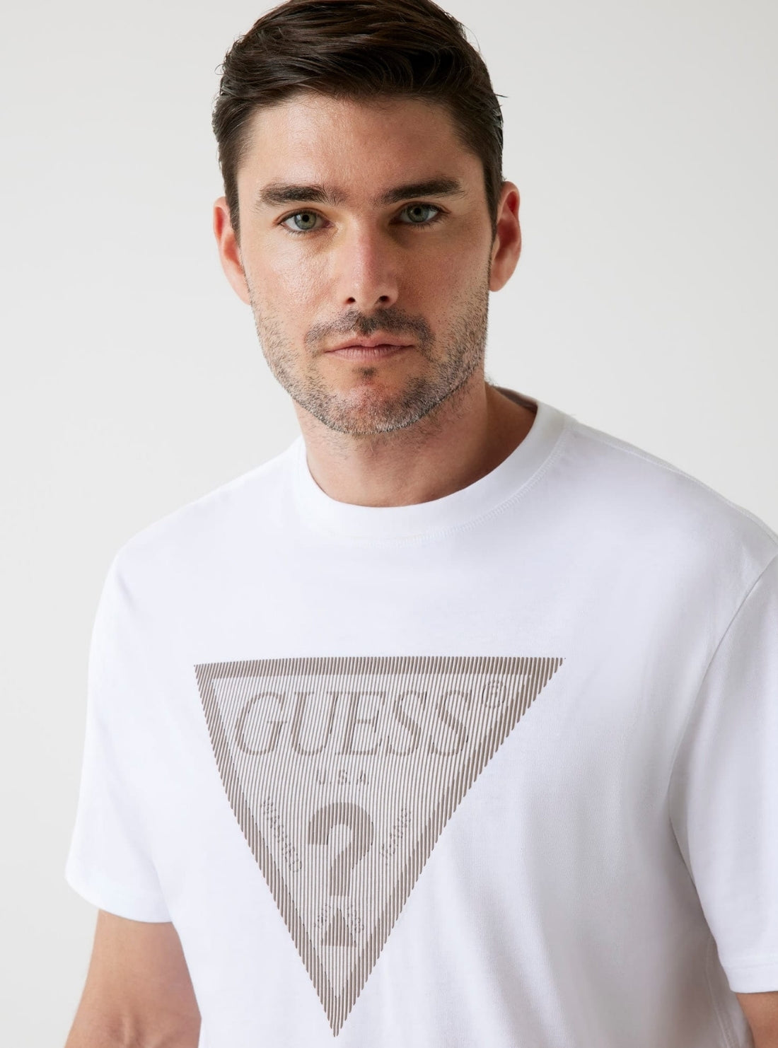 GUESS Mens White Triangle Logo T-Shirt M5BI04I3Z14 Detail View