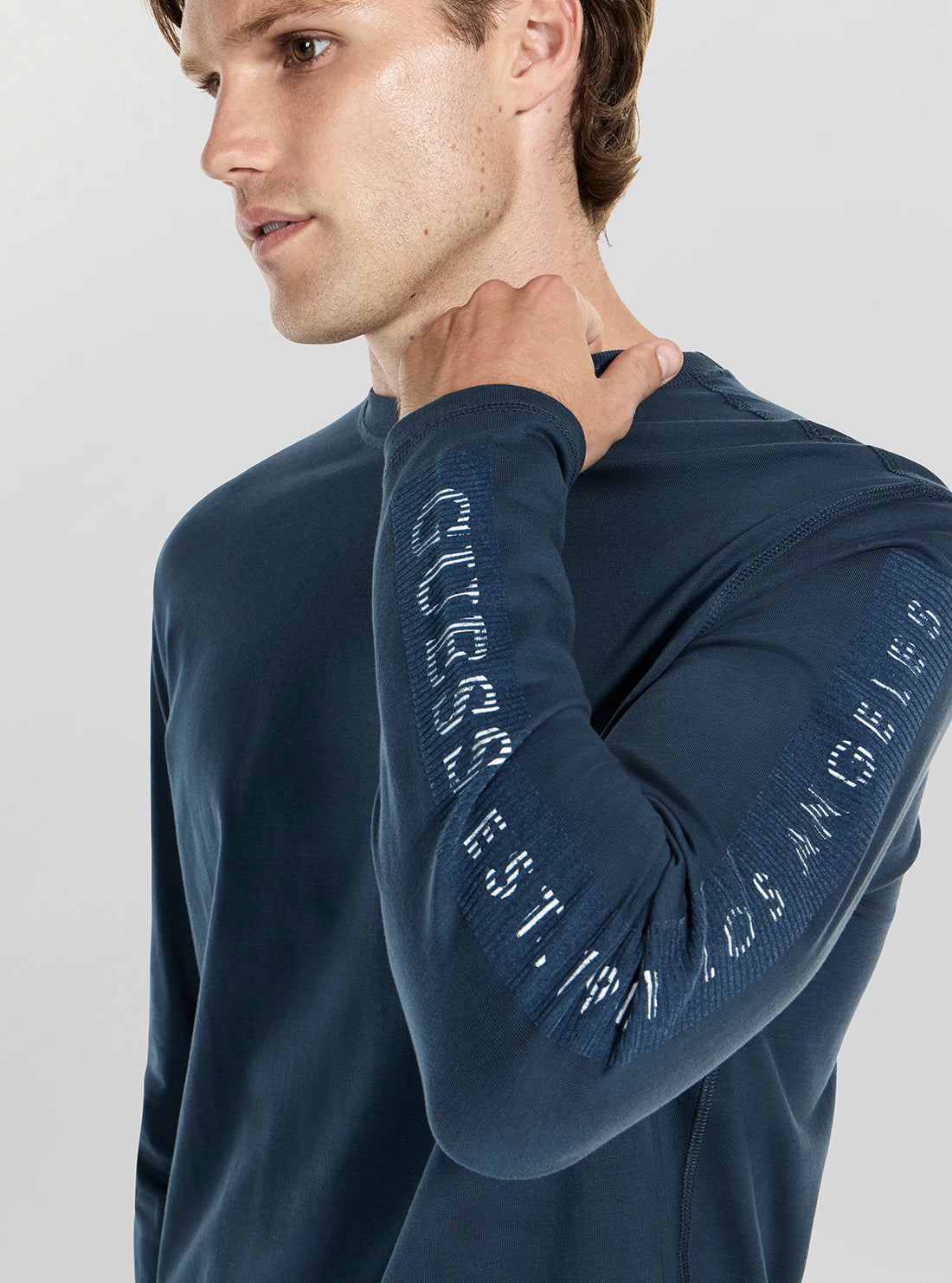 GUESS Mens Blue Long Sleeve Logo T-Shirt M5BI06I3Z14 Detail View