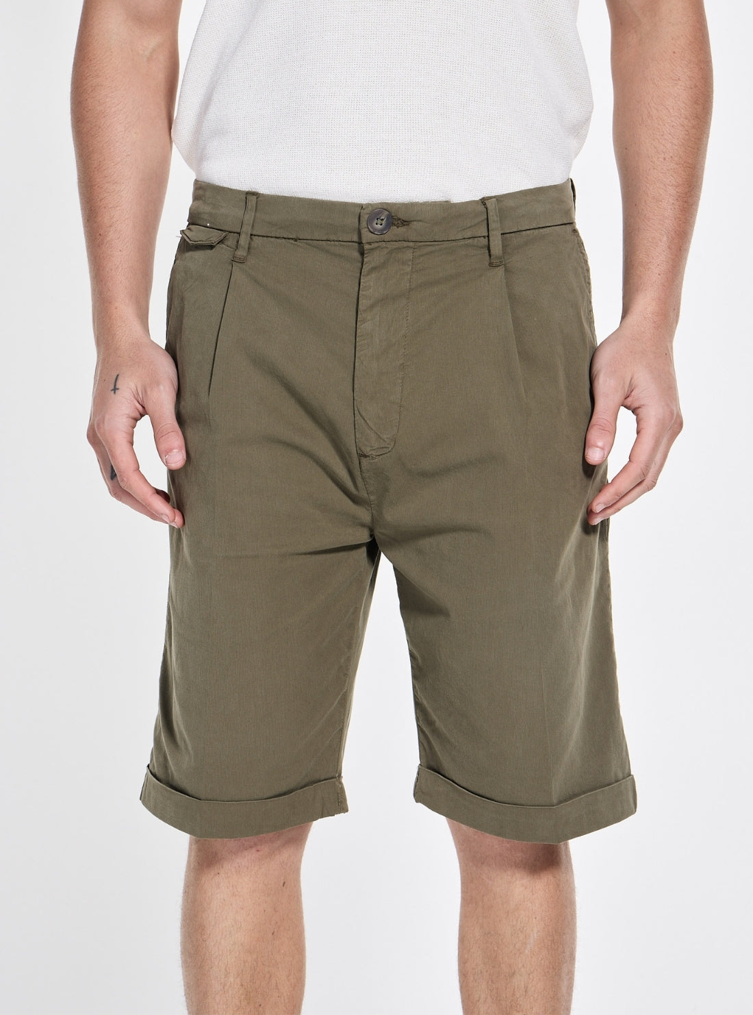 GUESS Mens Green Taylor Chino Shorts M5GD26WH4GA Front View