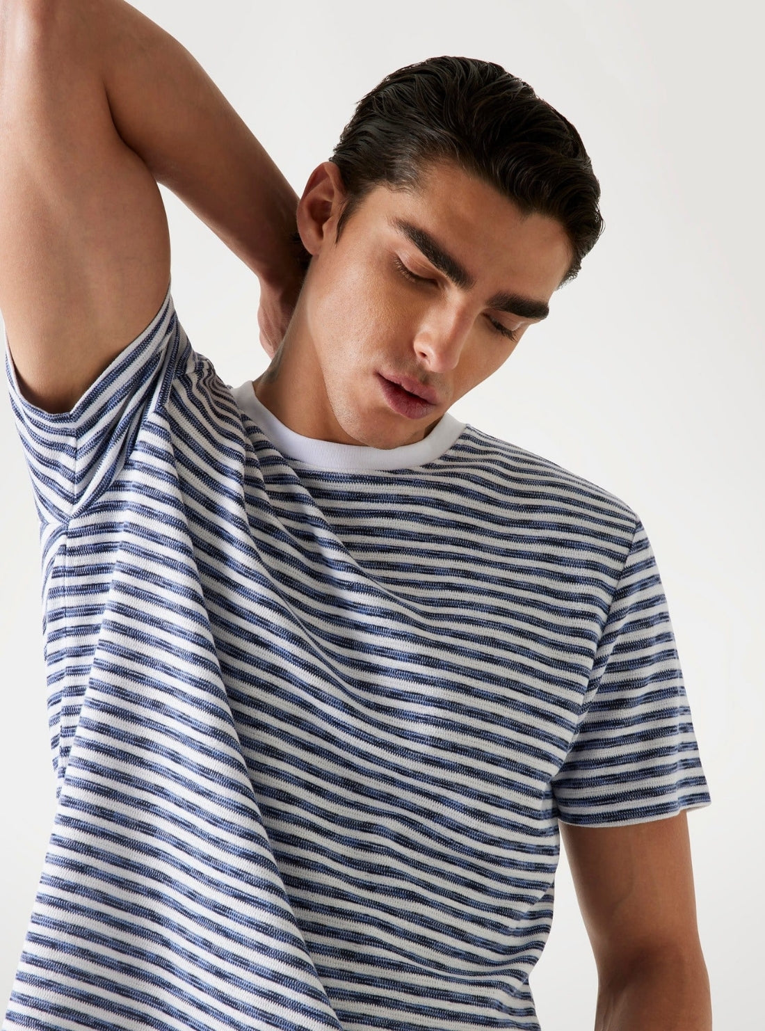 GUESS Mens Blue Baxter Stripe Crew T-Shirt M5YP11KCWU0 Detail View