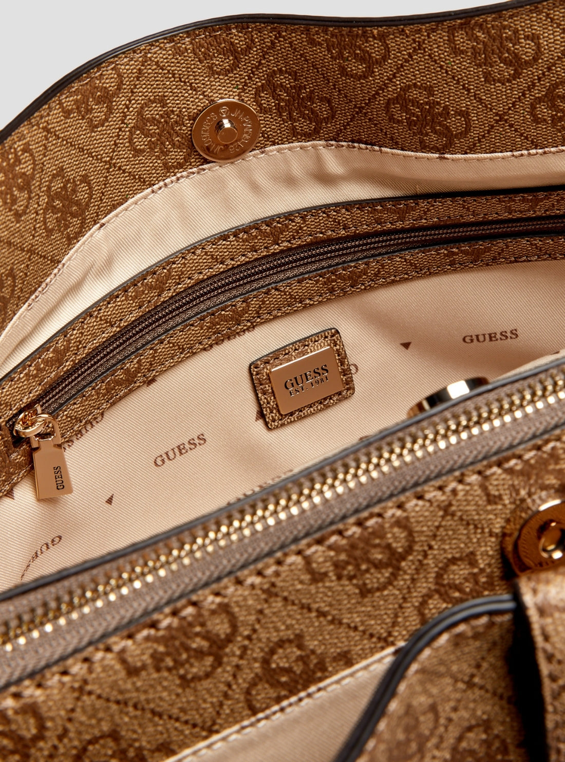 GUESS Womens Brown Logo Yvonne Girlfriend Carryall Bag SG237822 Detail View