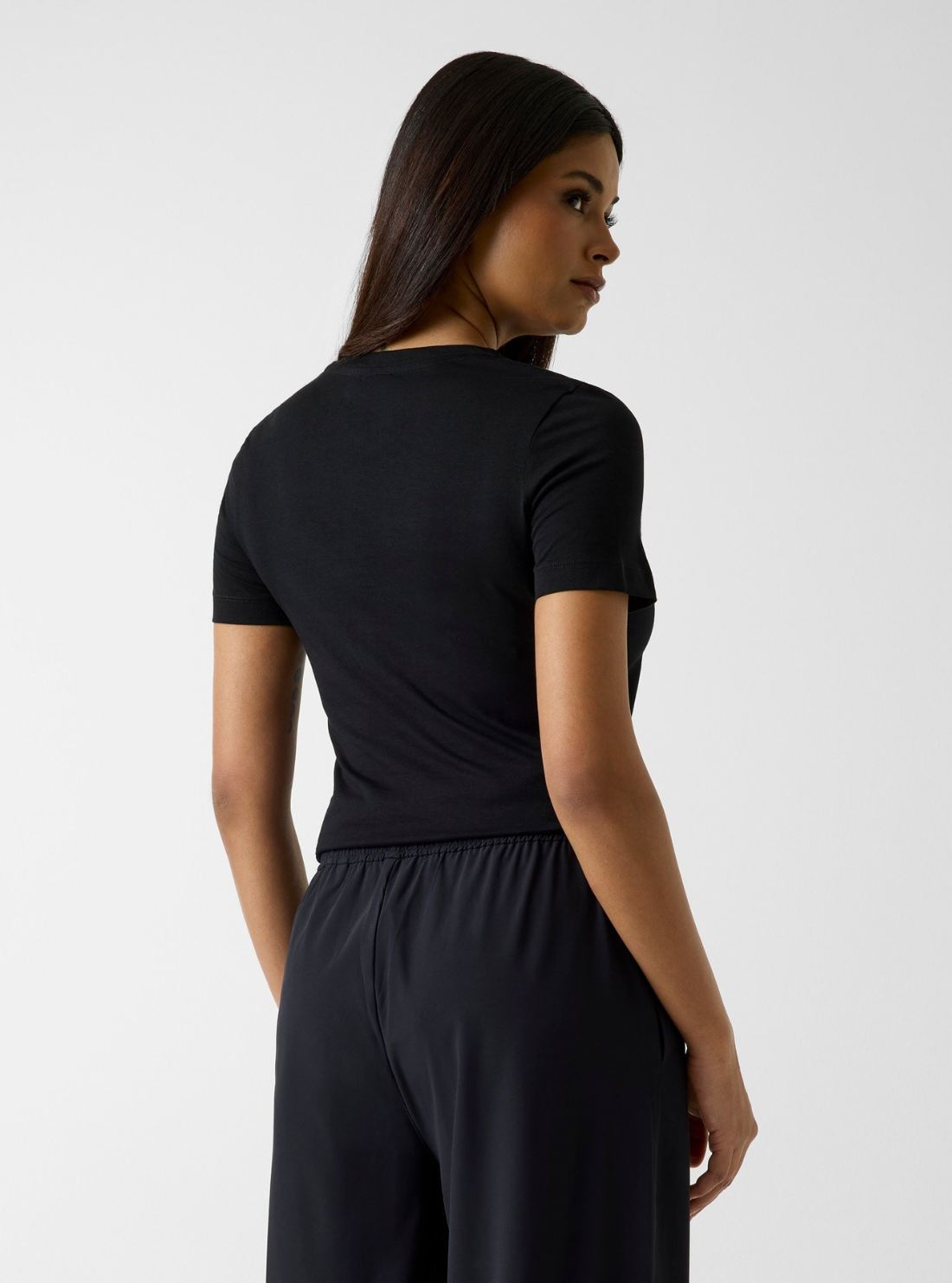 GUESS Womens Black Circe Embroidered T-Shirt V6GI01K2962 Back View