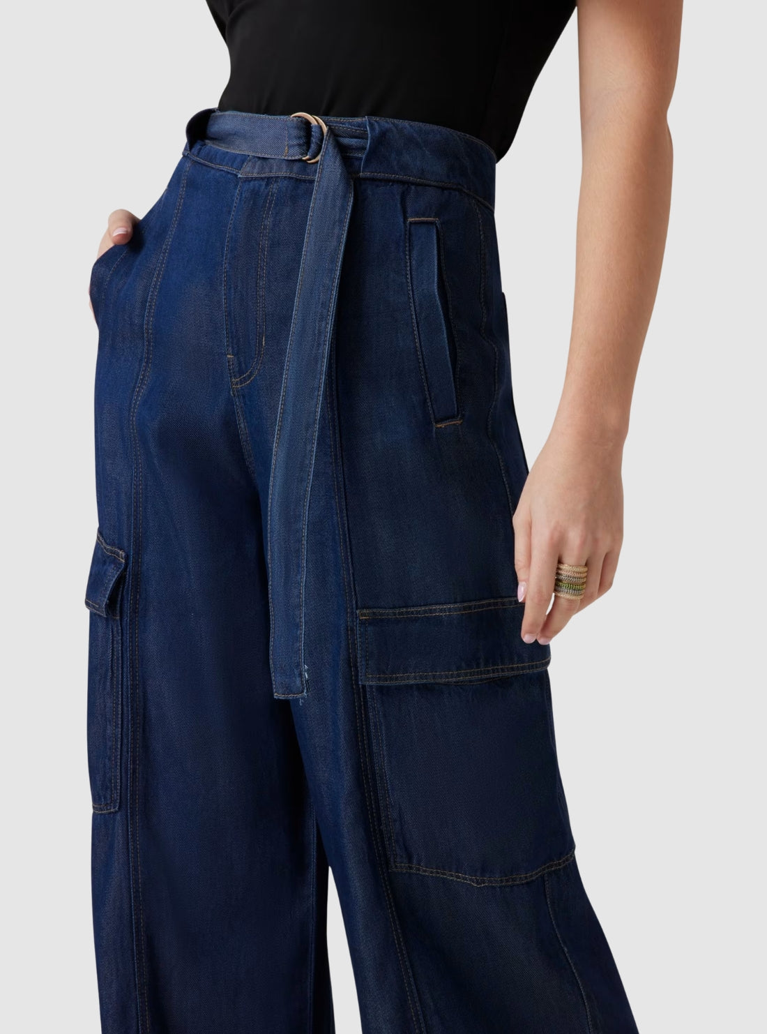 Mid-Rise Agatha Cargo Jeans in Dark Wash W5GA1TD5N61 Detail View