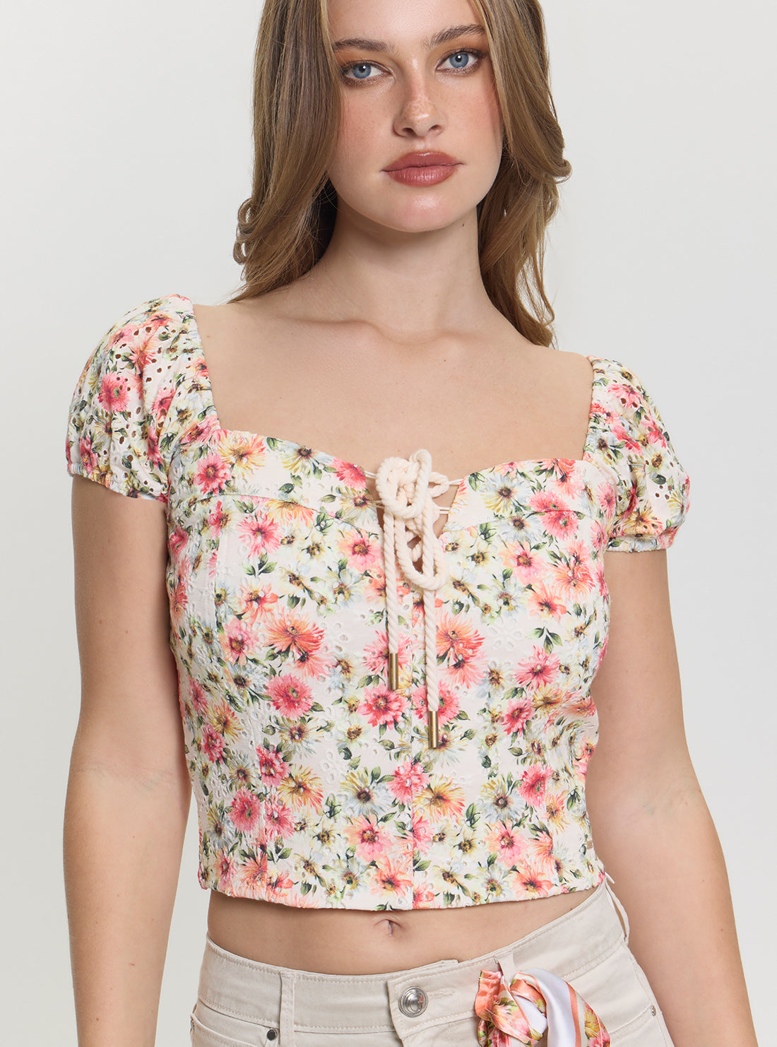 GUESS Womens Floral Print Eliane Puffed Cropped Top W5GP13KCVA1 Detail View
