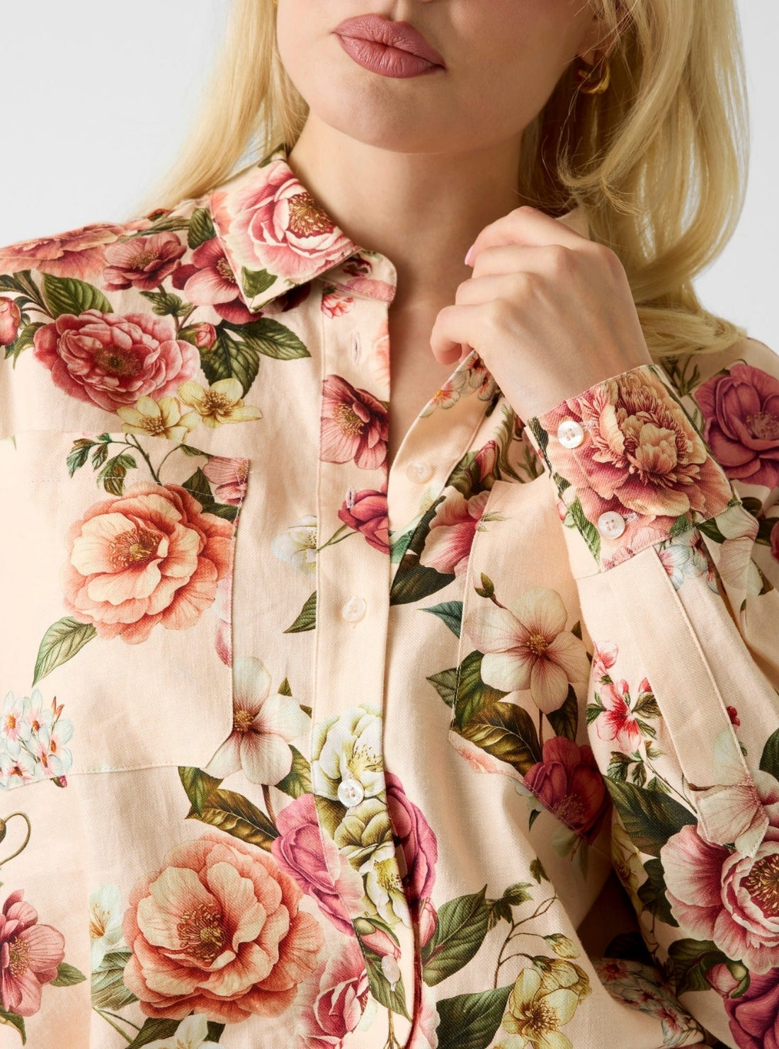 GUESS Womens Cosmic Peony Print Cadie Oversized Linen Top W6GH65W2045 Detail View