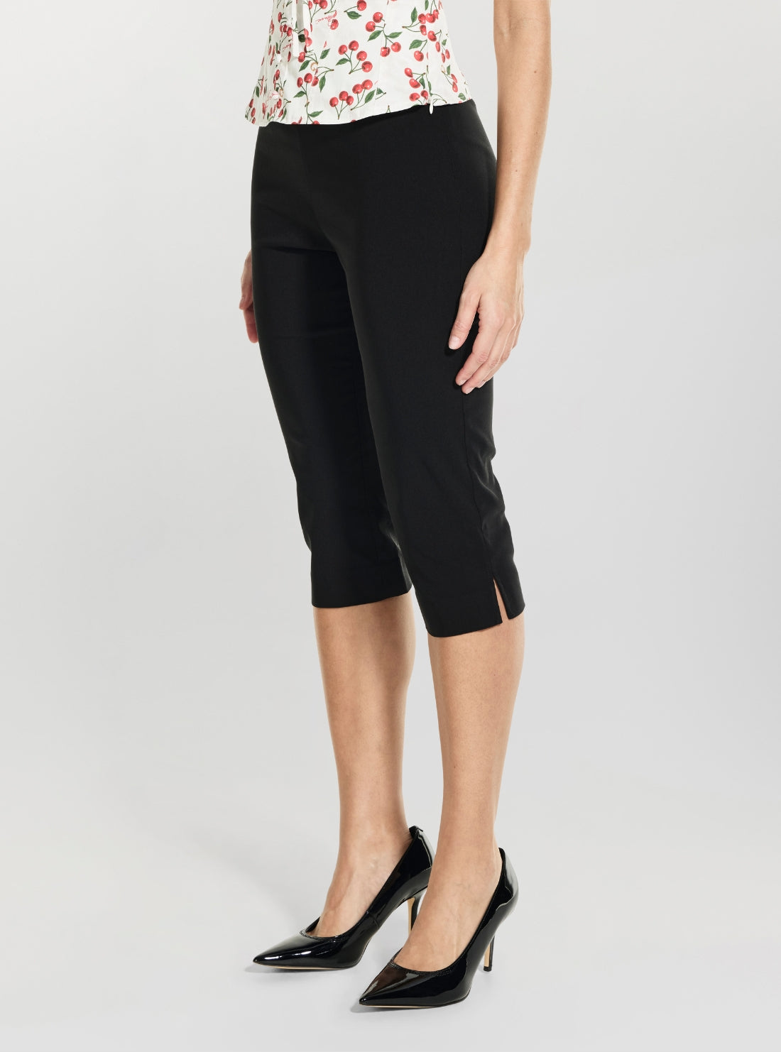 GUESS Womens Eco Black Marilyn Capri Pant W6YB36W4591 Side View